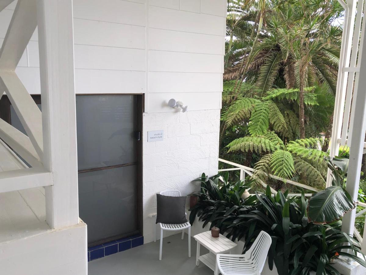 Shorebreak Studio Apartments Sapphire Beach Eksteriør billede