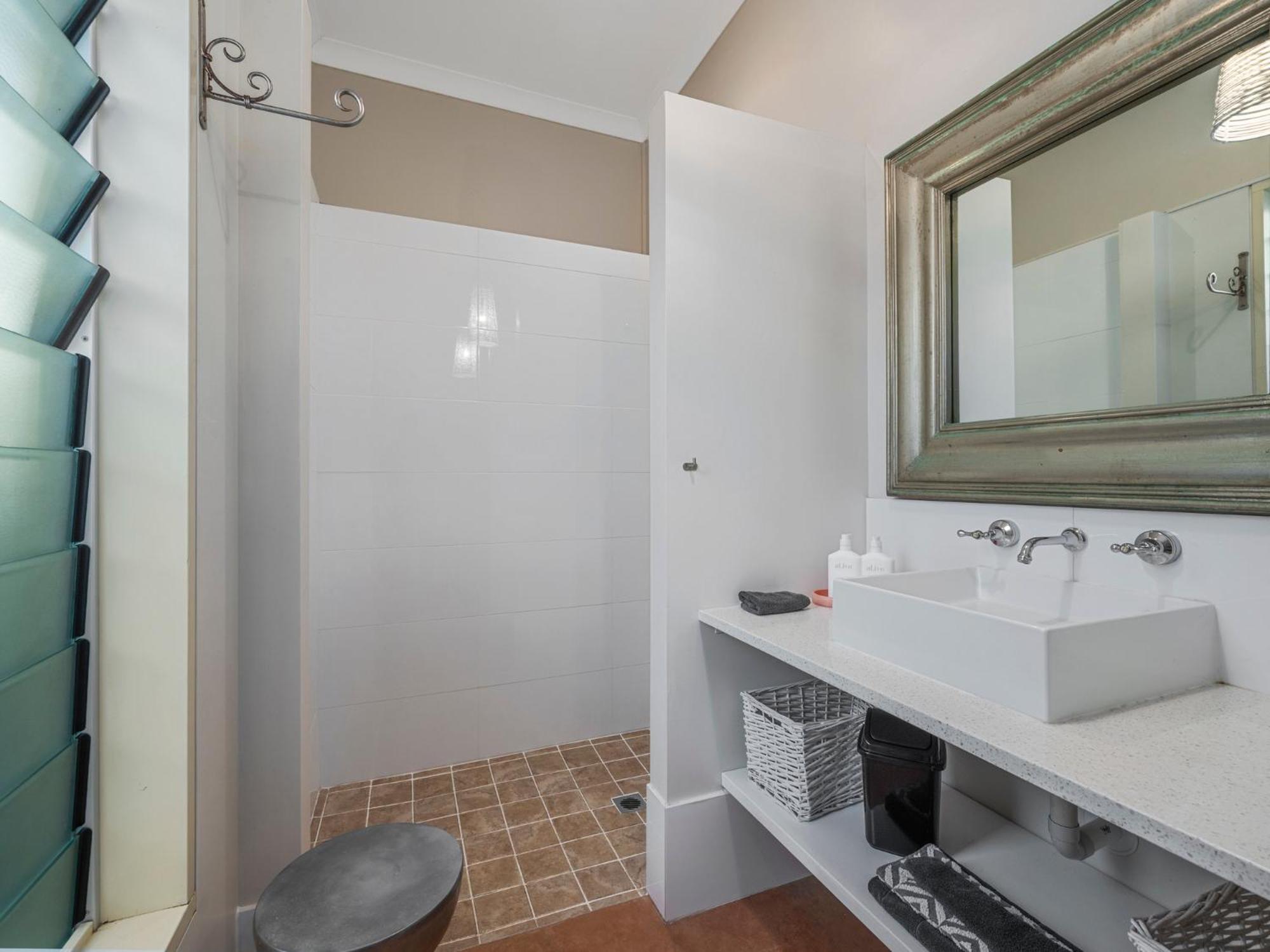 Shorebreak Studio Apartments Sapphire Beach Eksteriør billede